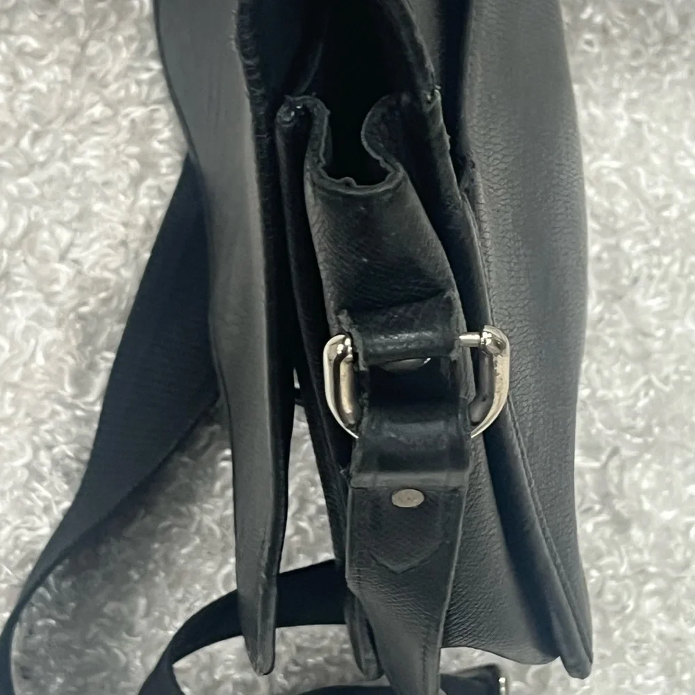 LOUIS VUITTON Grizzli Taiga Leather Andrei Messenger Bag